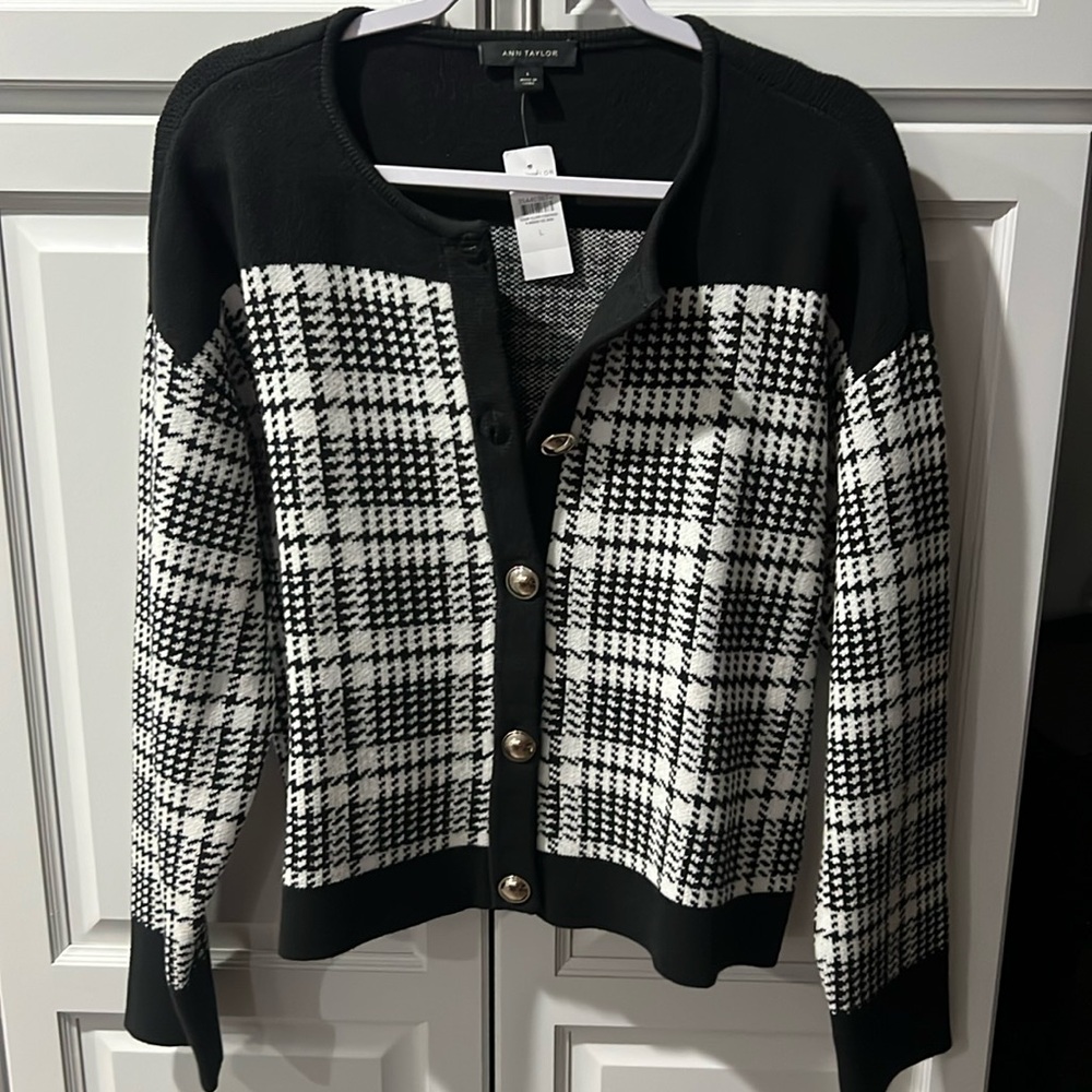 Ann Taylor Sweater. Size large.